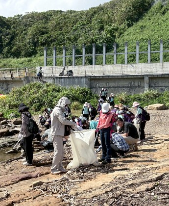 旺群建設主辦「2025長群聯合淨灘日」攜手廠戶企業與建築生態圈共創永續品牌價值